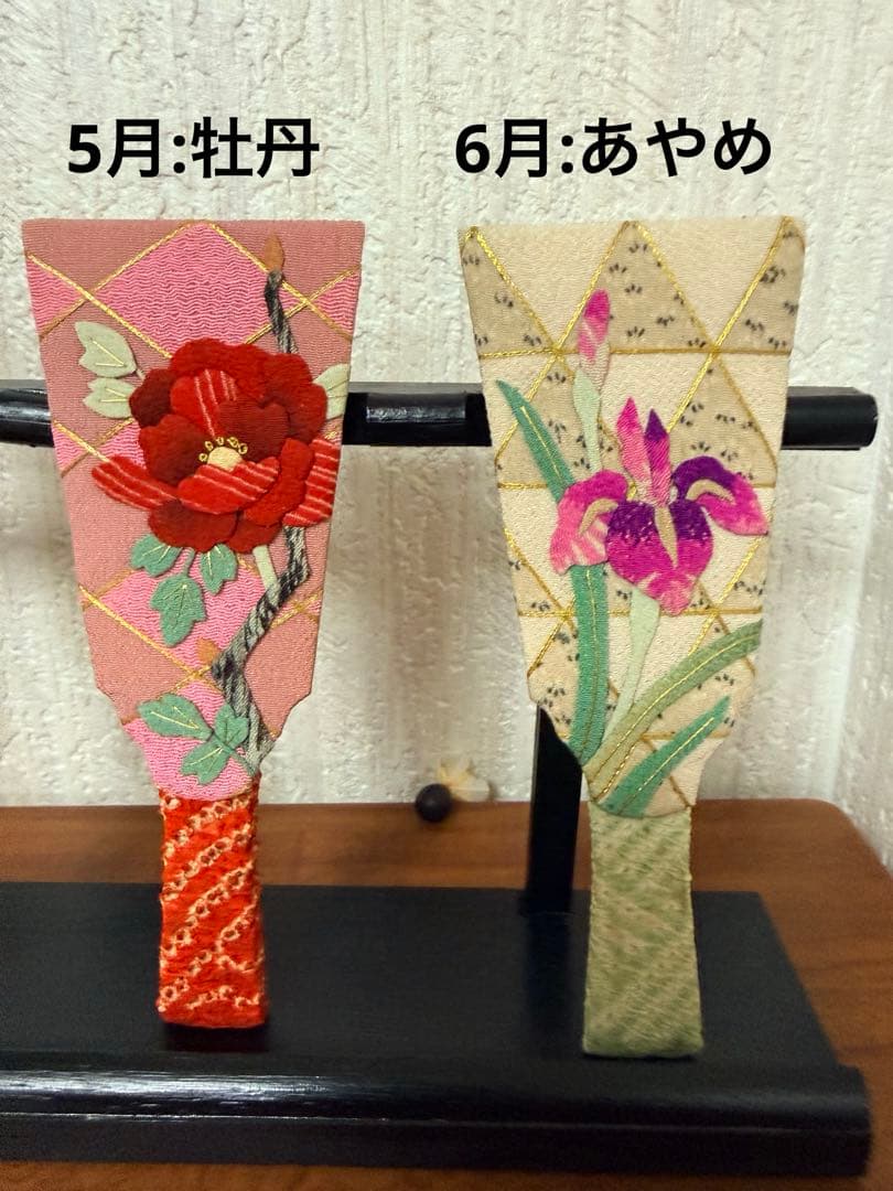 ちりめん細工 羽子板 12か月セット 季節の花 十二ヶ月 縁起物 飾り台、羽付き