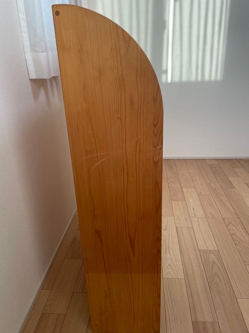 【一生モノ】森の香りと一緒に育つ、天然檜の「育てる本棚」