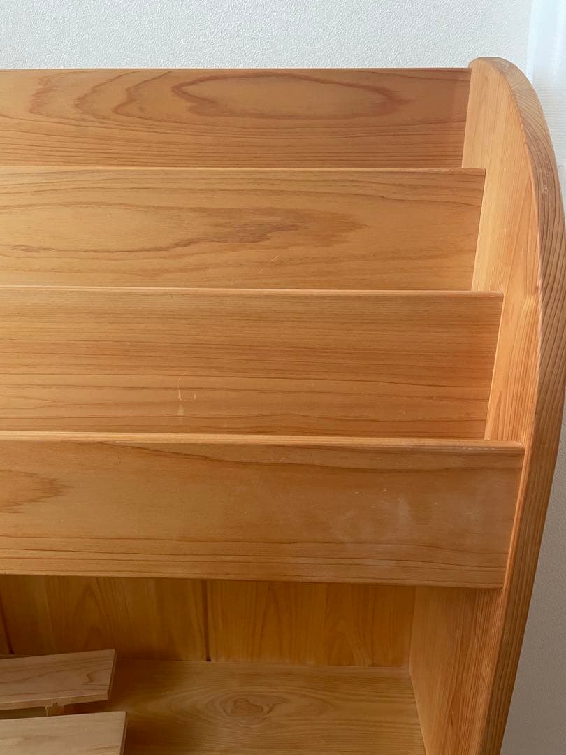 【一生モノ】森の香りと一緒に育つ、天然檜の「育てる本棚」