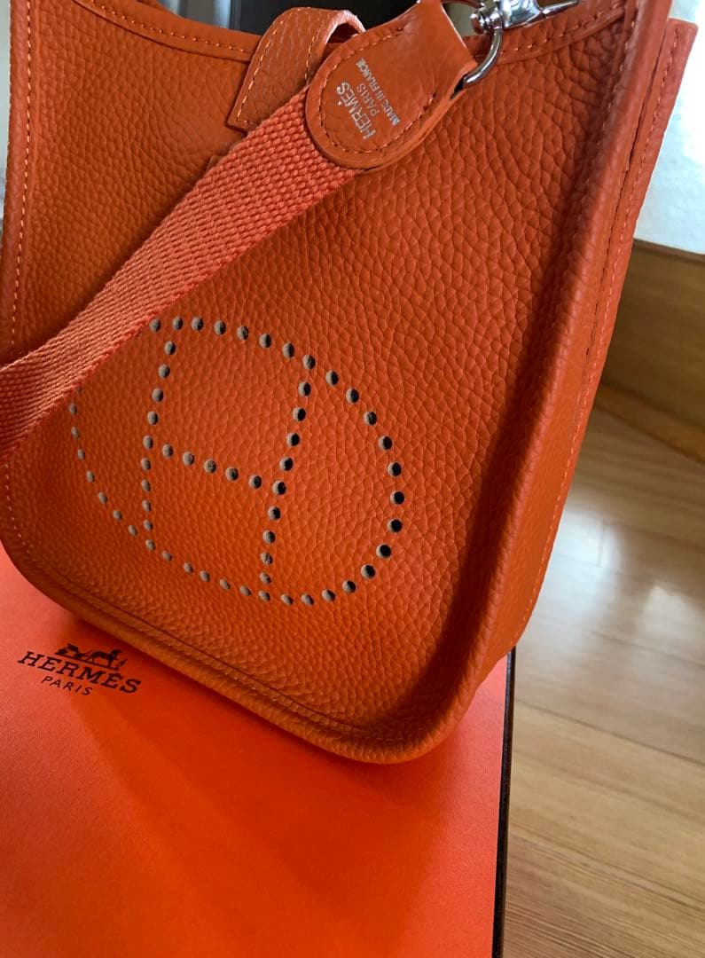 新品未使用 Hパンチング Hロゴ オレンジ ショルダーバッグ 高級革 結婚式