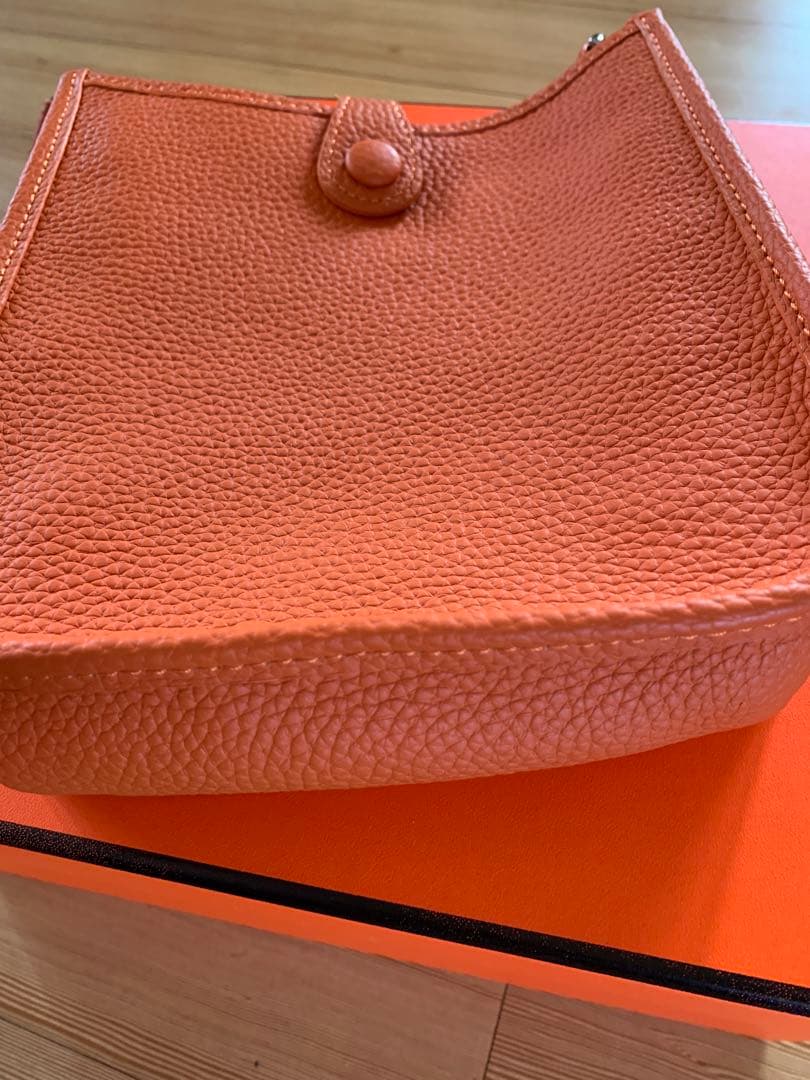 新品未使用 Hパンチング Hロゴ オレンジ ショルダーバッグ 高級革 結婚式