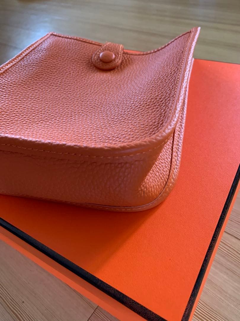 新品未使用 Hパンチング Hロゴ オレンジ ショルダーバッグ 高級革 結婚式