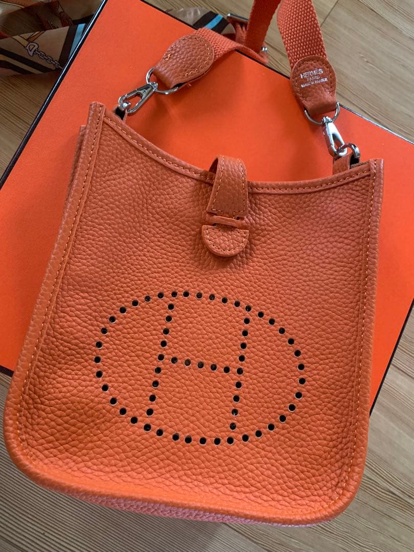 新品未使用 Hパンチング Hロゴ オレンジ ショルダーバッグ 高級革 結婚式