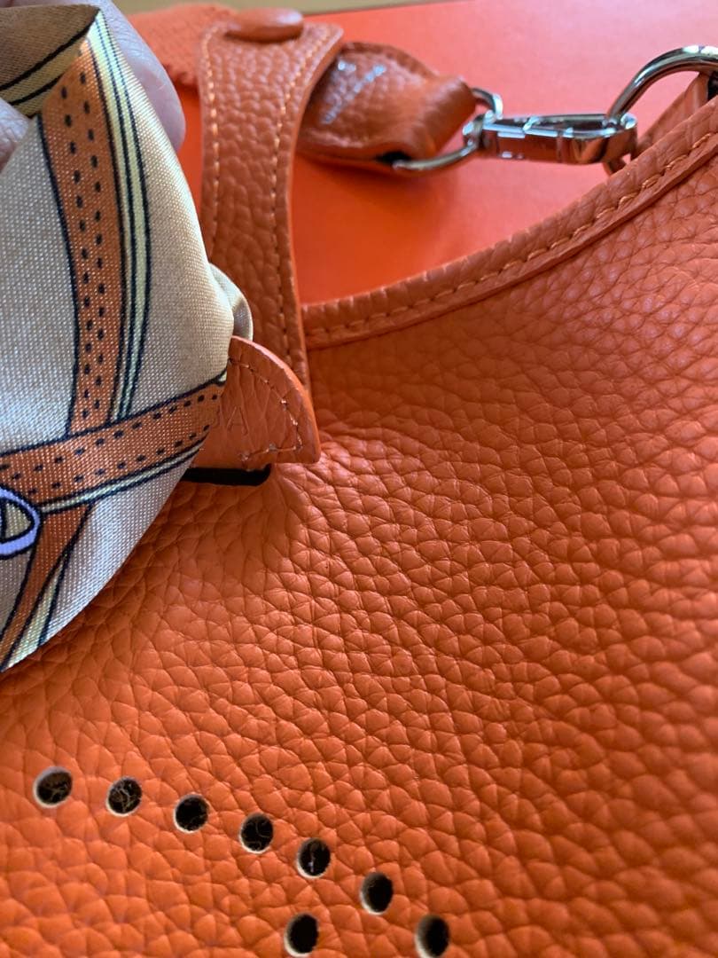新品未使用 Hパンチング Hロゴ オレンジ ショルダーバッグ 高級革 結婚式