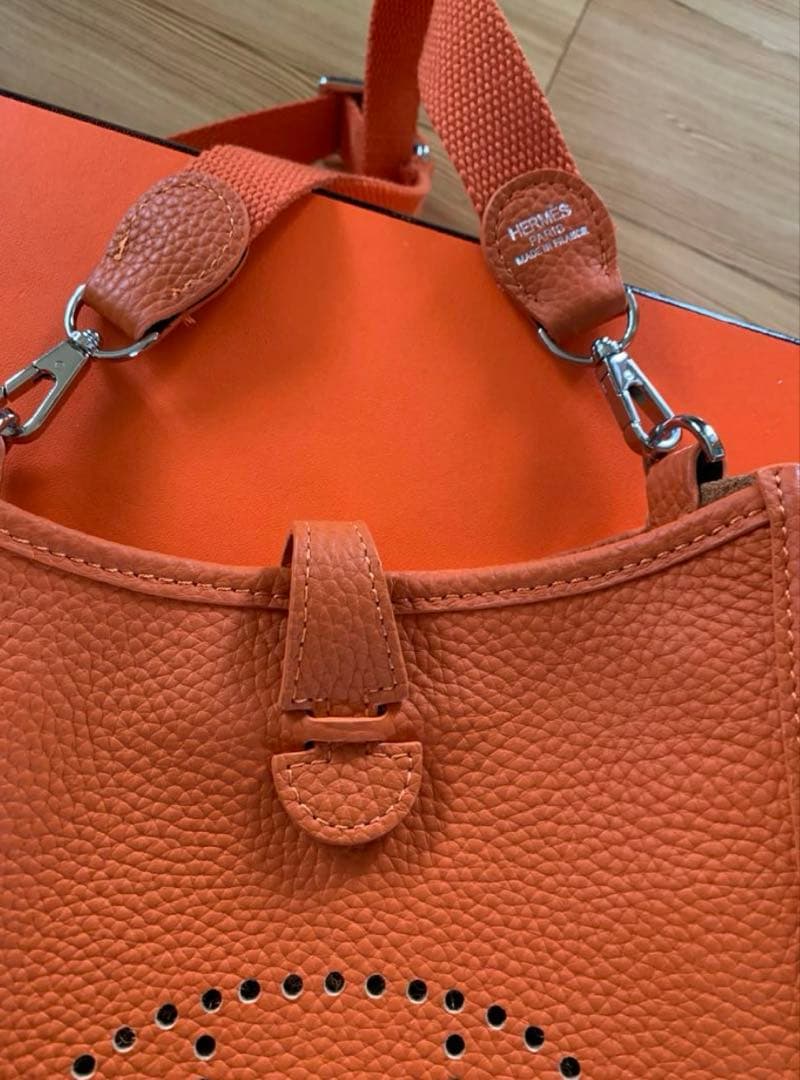 新品未使用 Hパンチング Hロゴ オレンジ ショルダーバッグ 高級革 結婚式
