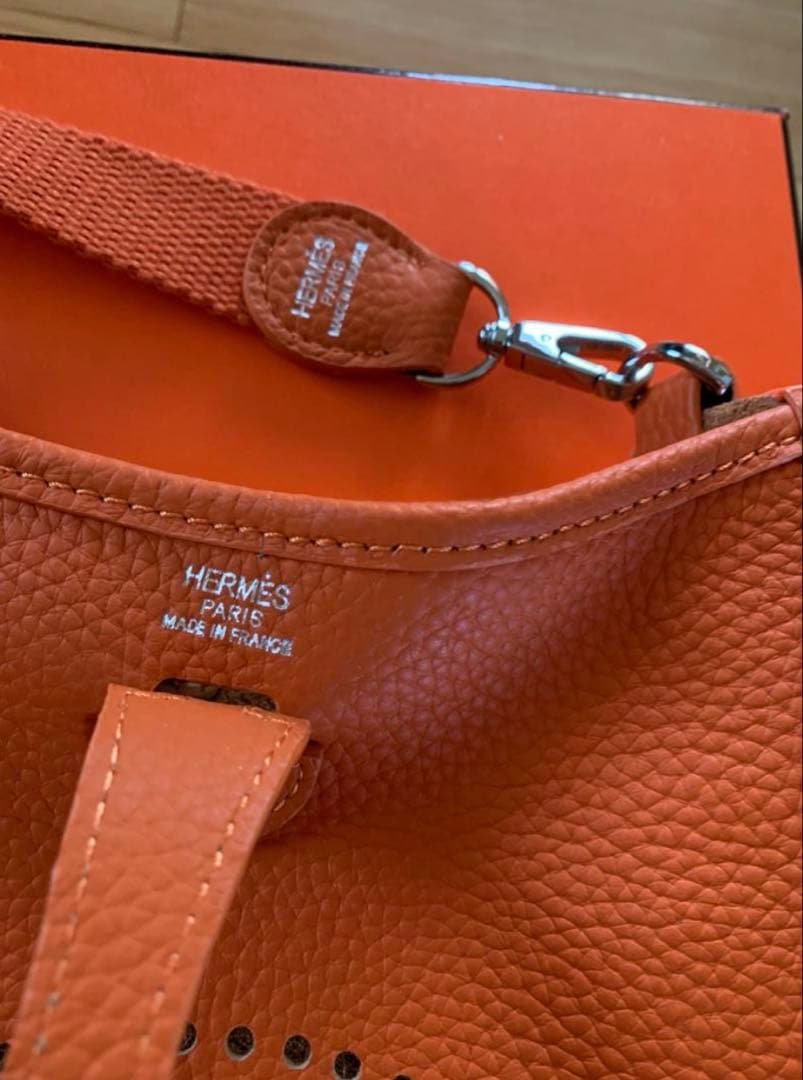 新品未使用 Hパンチング Hロゴ オレンジ ショルダーバッグ 高級革 結婚式