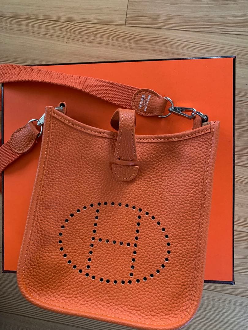 新品未使用 Hパンチング Hロゴ オレンジ ショルダーバッグ 高級革 結婚式