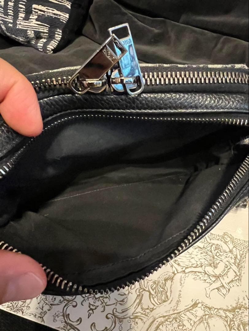 Dior ストラップ付き ジップポーチ