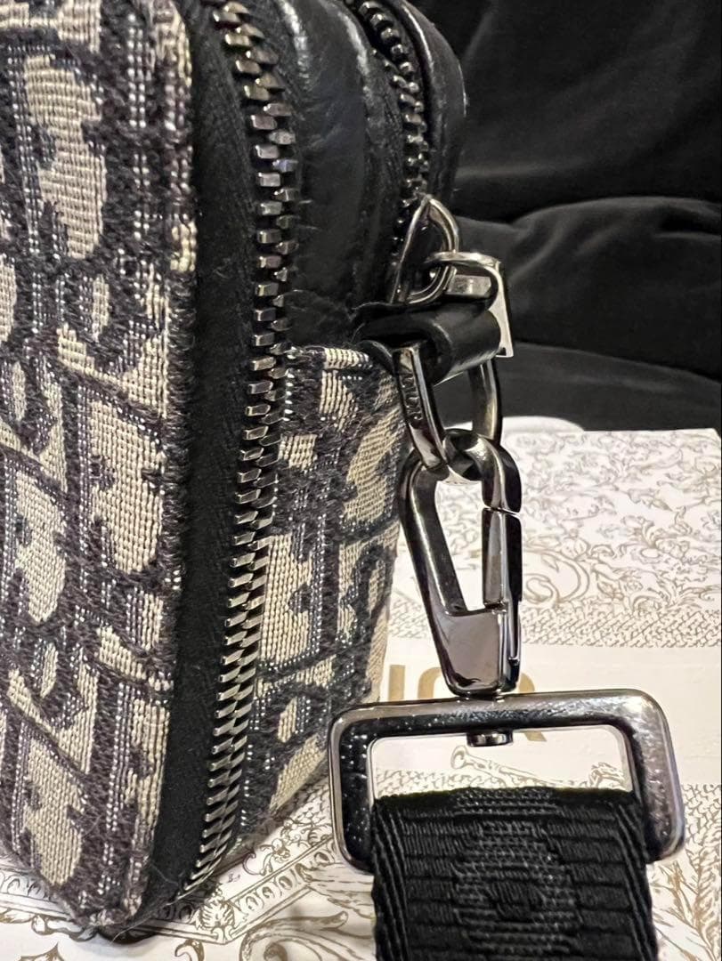 Dior ストラップ付き ジップポーチ