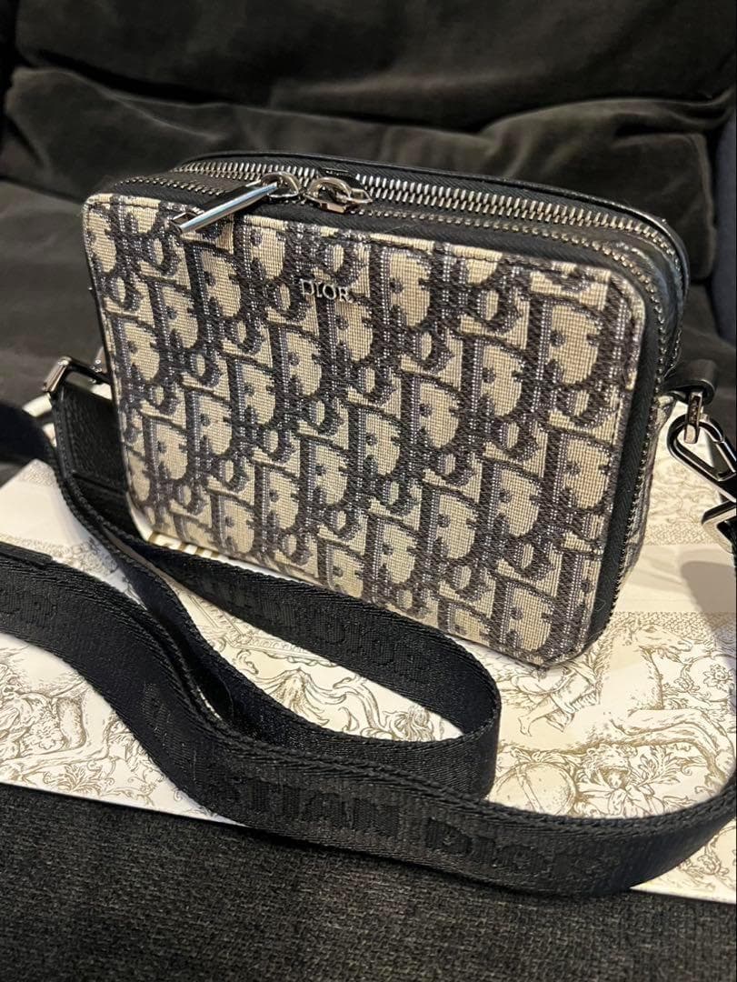 Dior ストラップ付き ジップポーチ