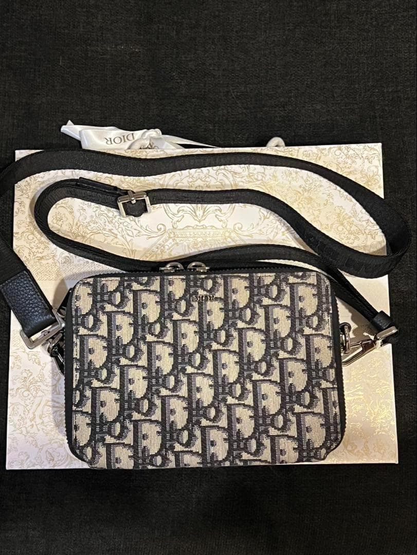 Dior ストラップ付き ジップポーチ