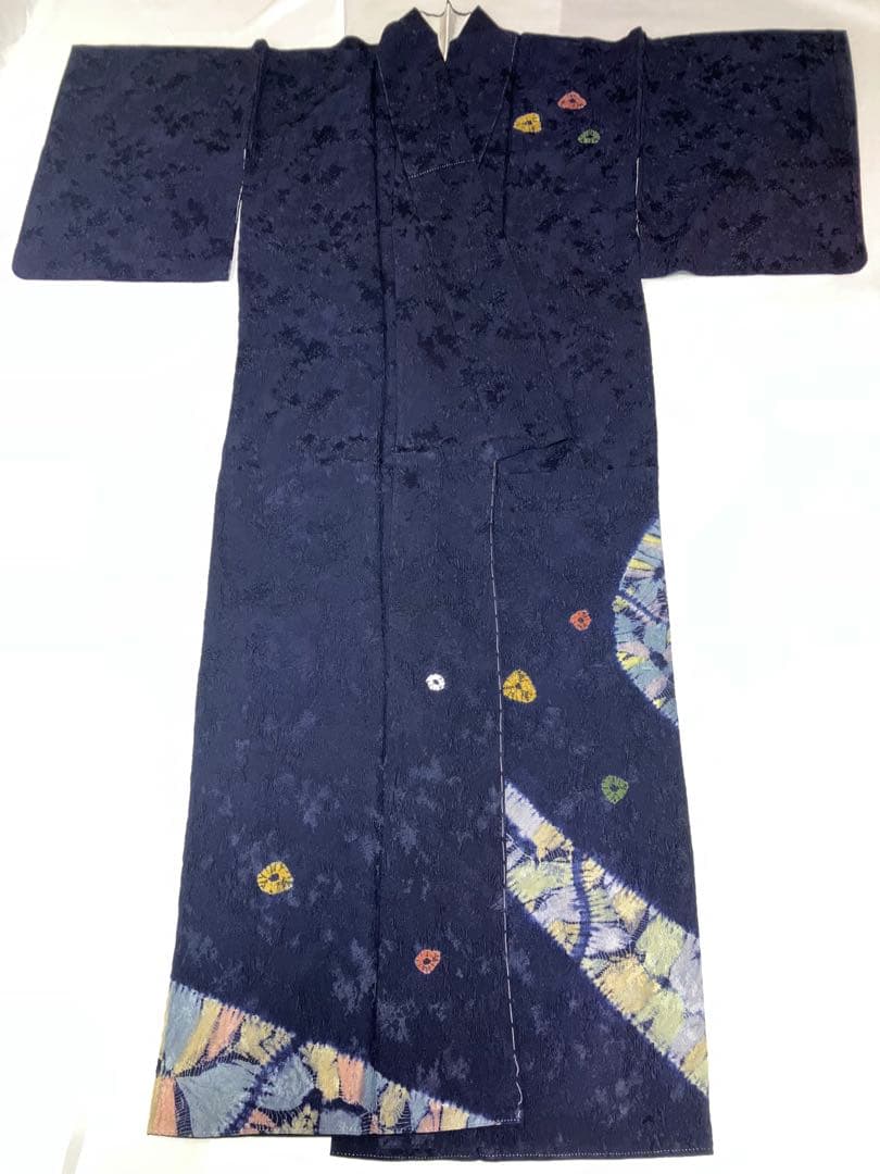 ちりめん紺色 着物 後ろ姿が印象的　未使用しつけ糸付き
