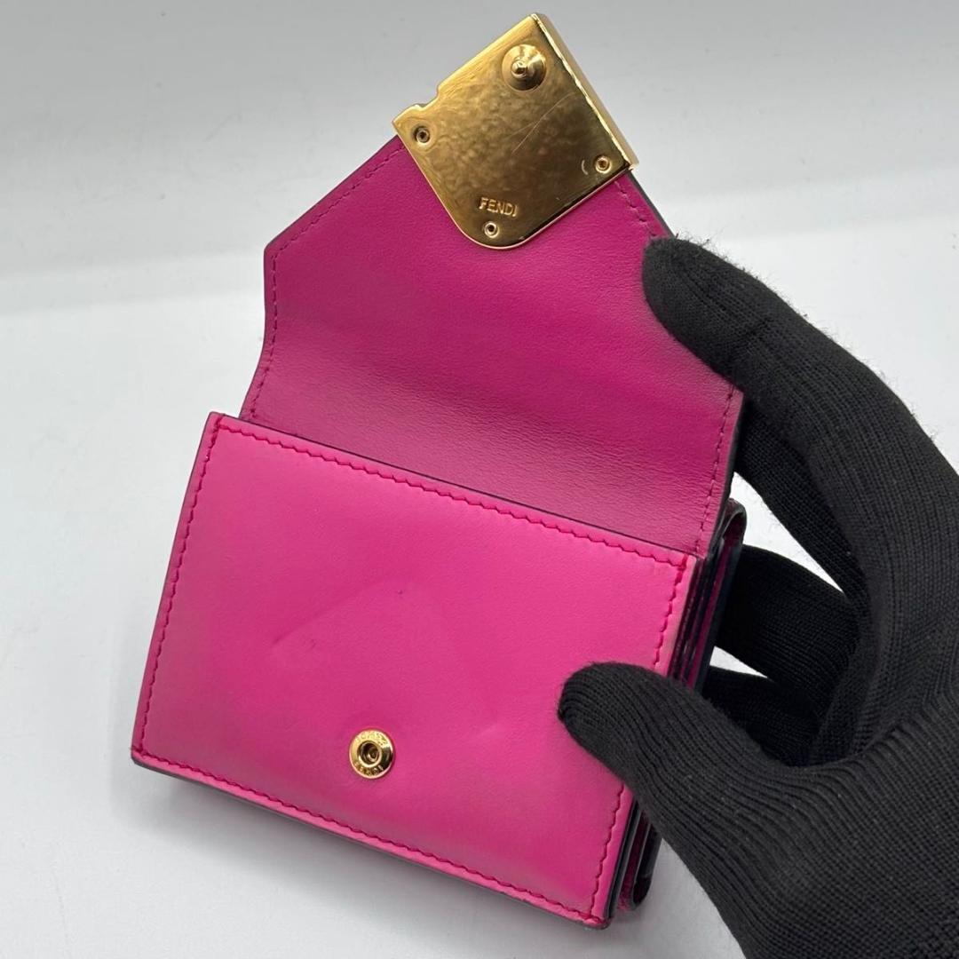 美品 現行 フェンディ 保存箱袋付 FFダイヤモンド バイカラー 三つ折り財布