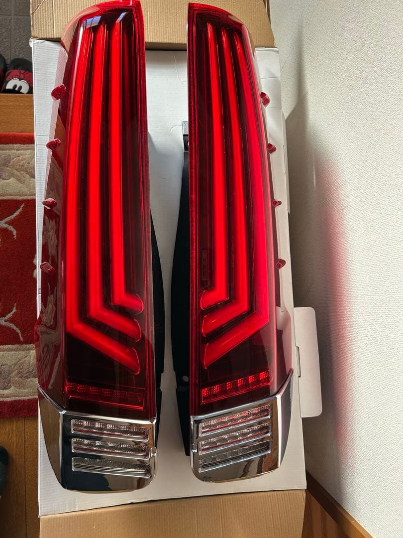 トムス トヨタ 80系 ノア ヴォクシー エスクァイア 専用 LEDテールランプ