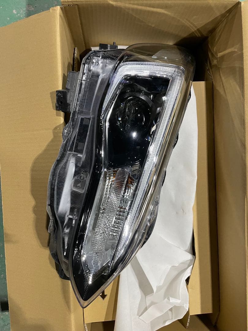 スバル　インプレッサ　GK7 ヘッドライト　右側
