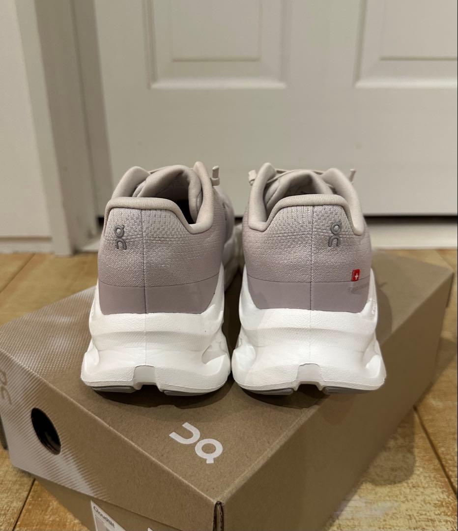 新品未使用　on Cloudtiit レディース 23.5cm 定価22000円