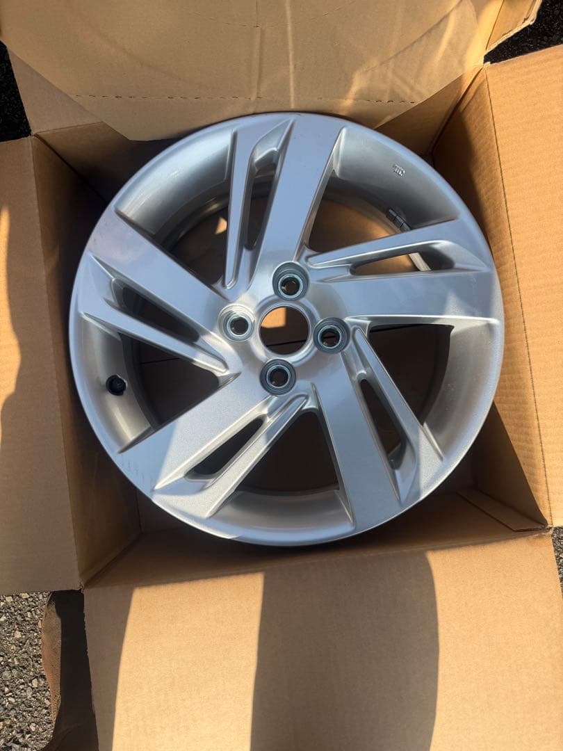 【美品】トヨタ ライズ 純正 16in 6J +40 PCD100 4本セット