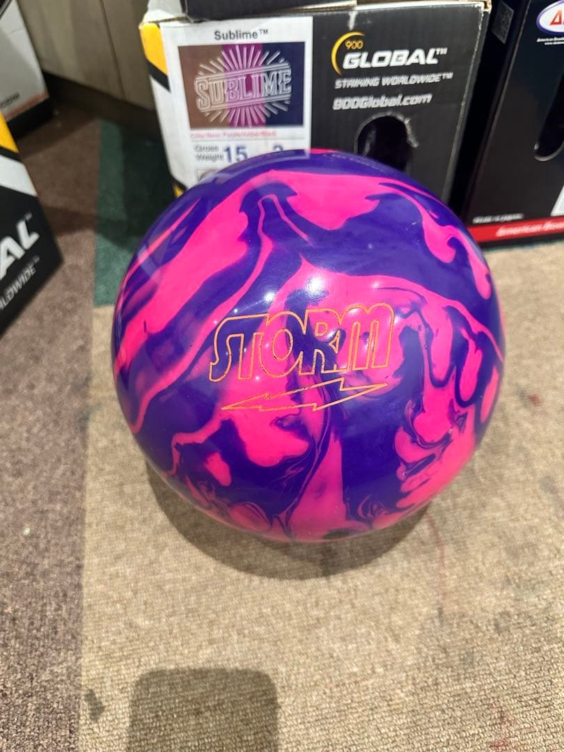 『美品』ストーム　バイトパニックai ボウリングボール 15ポンド