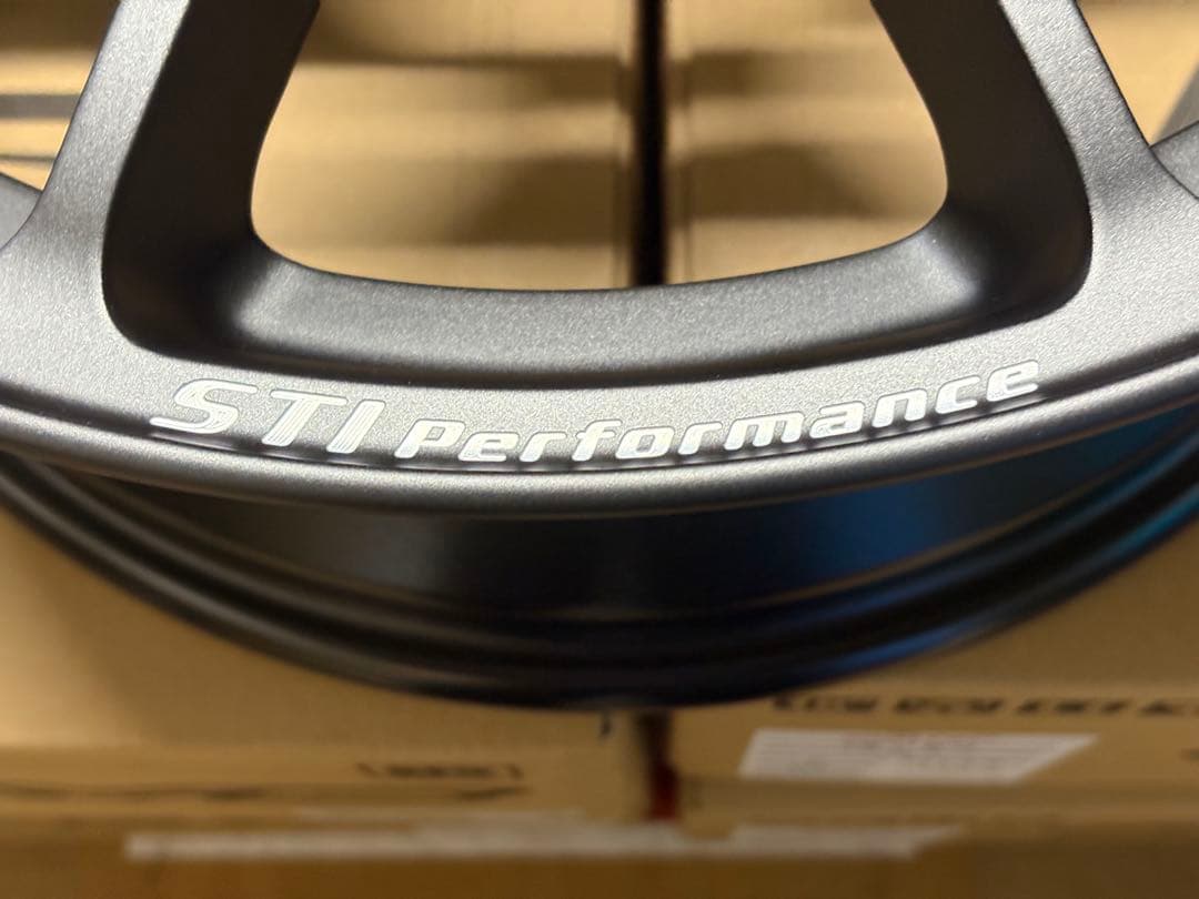 新品未使用STIパフォーマンスホイール 18インチ 8.0Jマットガンブラック