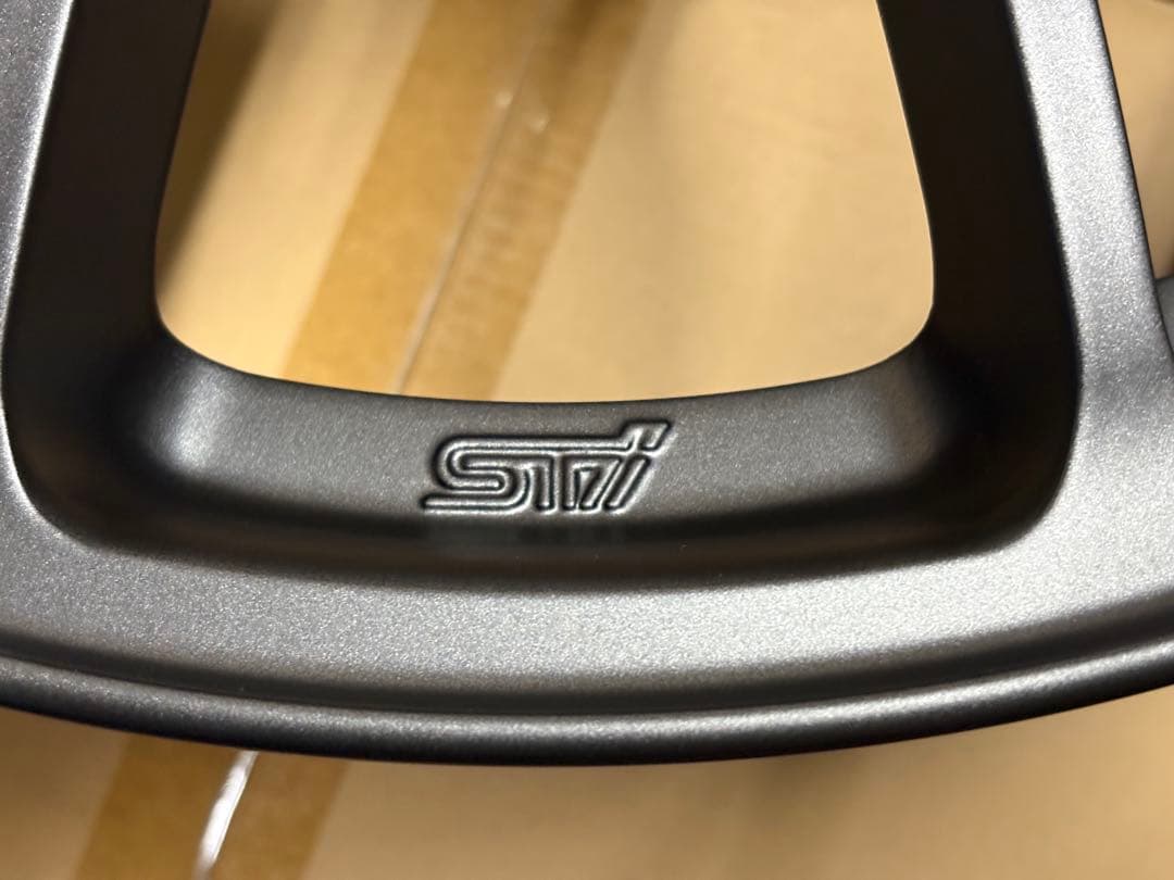 新品未使用STIパフォーマンスホイール 18インチ 8.0Jマットガンブラック