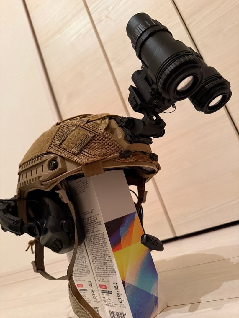 タンカラー モジュラー ヘルメット ダミーナイトビジョン、ヘッドセット付き