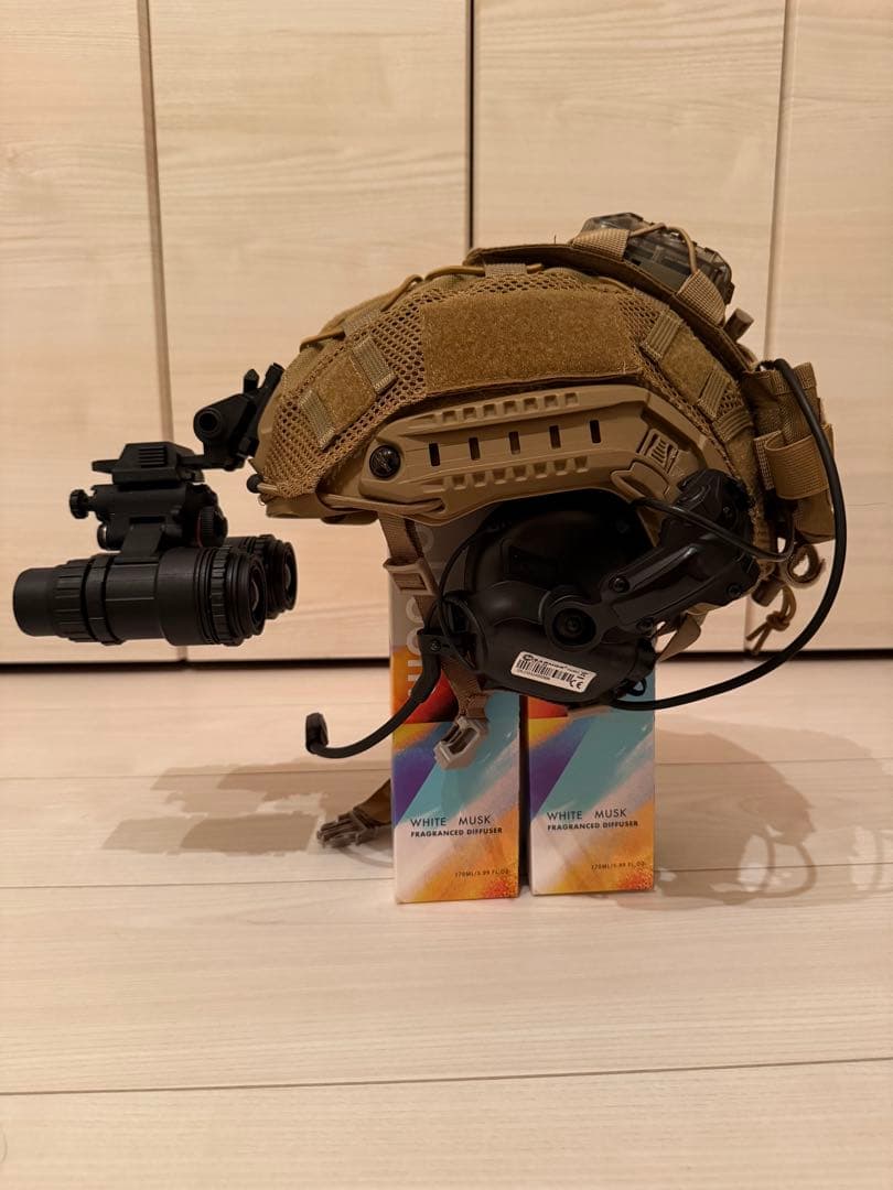 タンカラー モジュラー ヘルメット ダミーナイトビジョン、ヘッドセット付き