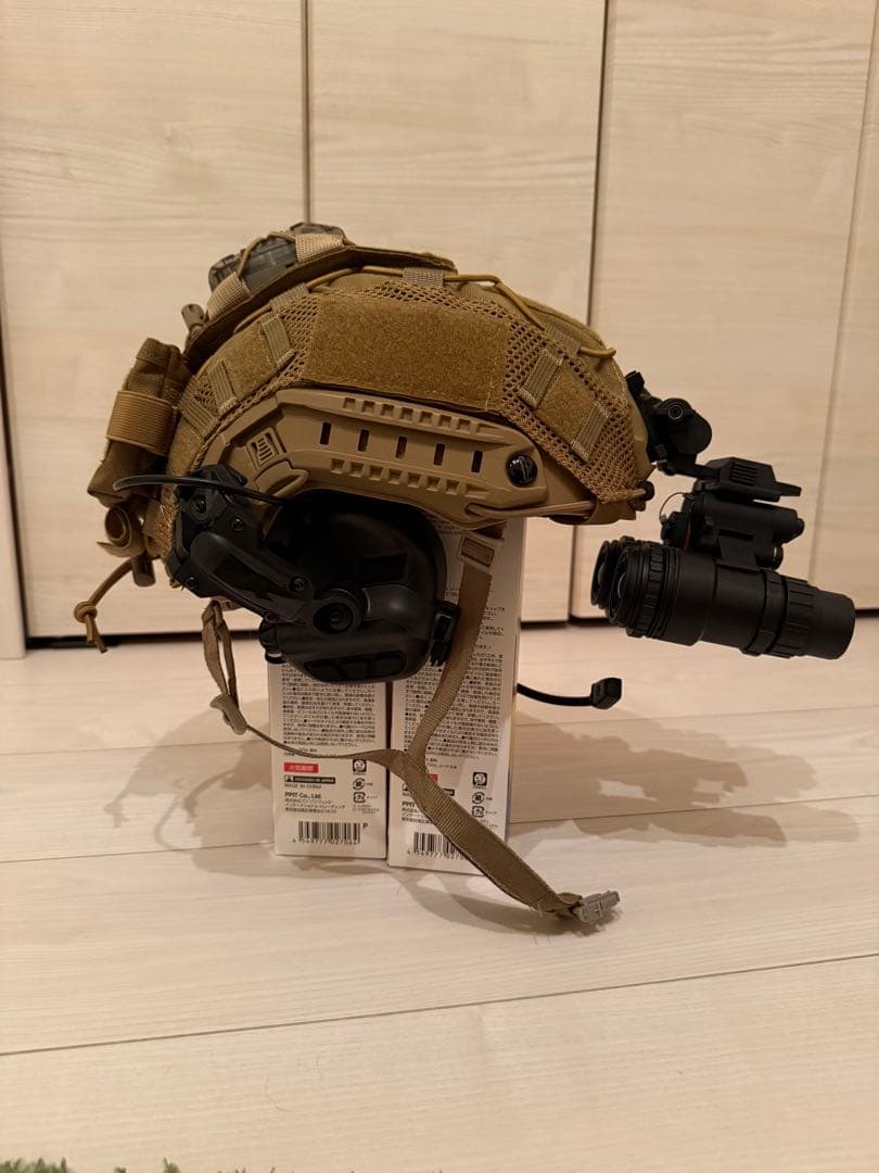 タンカラー モジュラー ヘルメット ダミーナイトビジョン、ヘッドセット付き