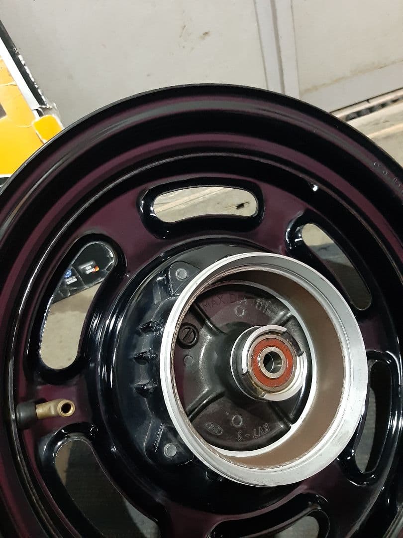 純正　エイプ 50 100 フロントホイール KV7-3 純正黒　12x2.50