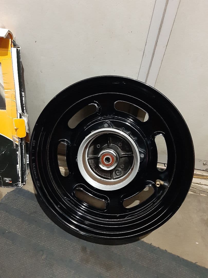 純正　エイプ 50 100 フロントホイール KV7-3 純正黒　12x2.50