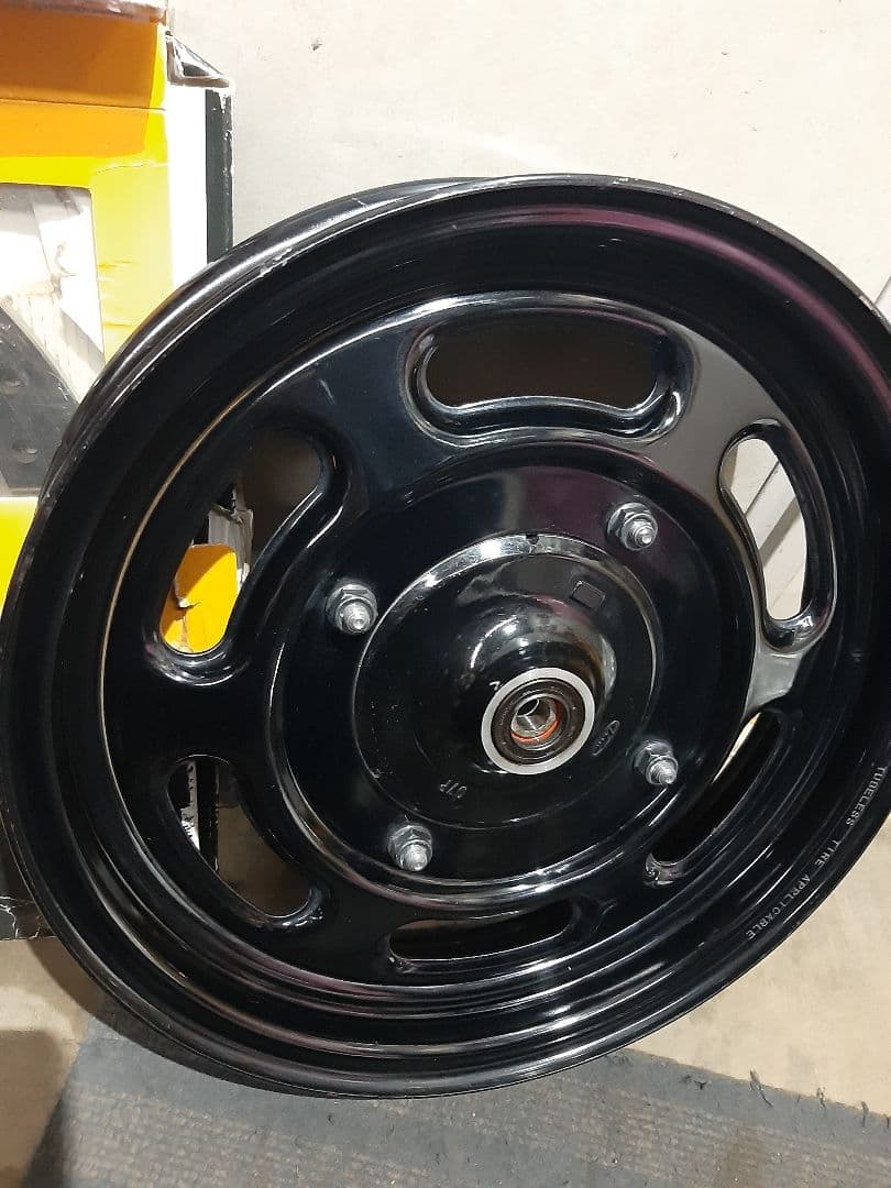 純正　エイプ 50 100 フロントホイール KV7-3 純正黒　12x2.50