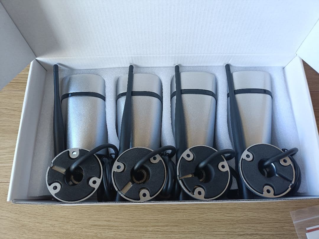 新品未使用　防犯カメラ4台や無線式モニター付きセット　2TBハードディスク付き