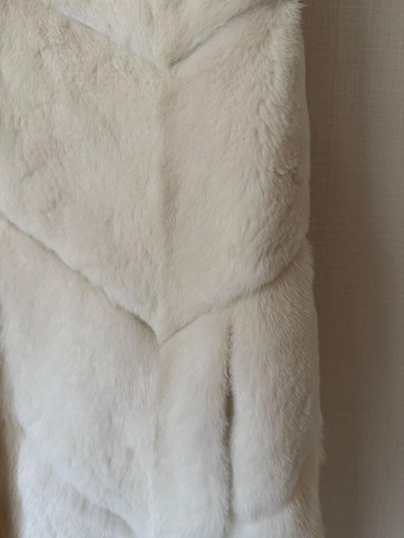 【新品未使用】ホワイトミンク ロングベスト 本毛皮 リアルファー