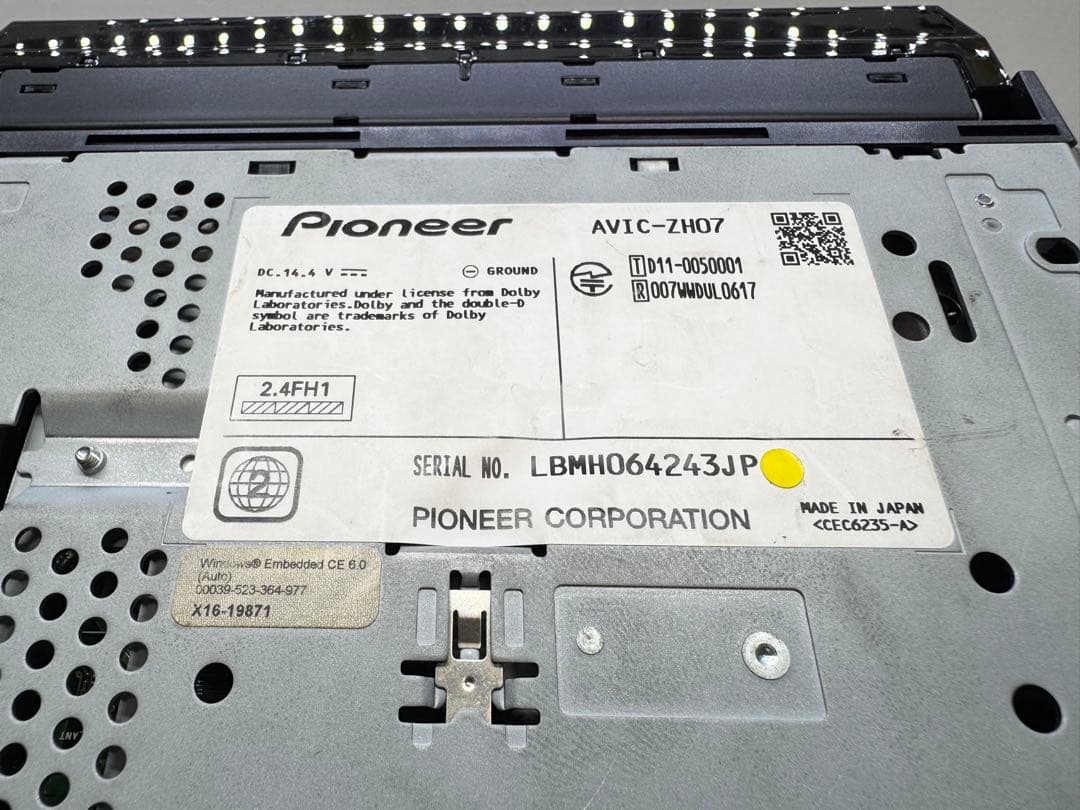 タッチパネル新品 AVIC-ZH07 2020年地図　新品ファン カロッツェリア