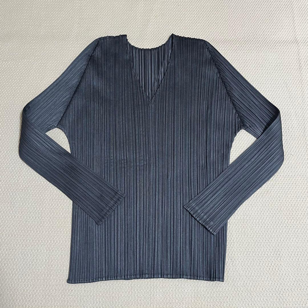 PLEATSPLEASE イッセイミヤケ カットソー　グレー　V襟　3