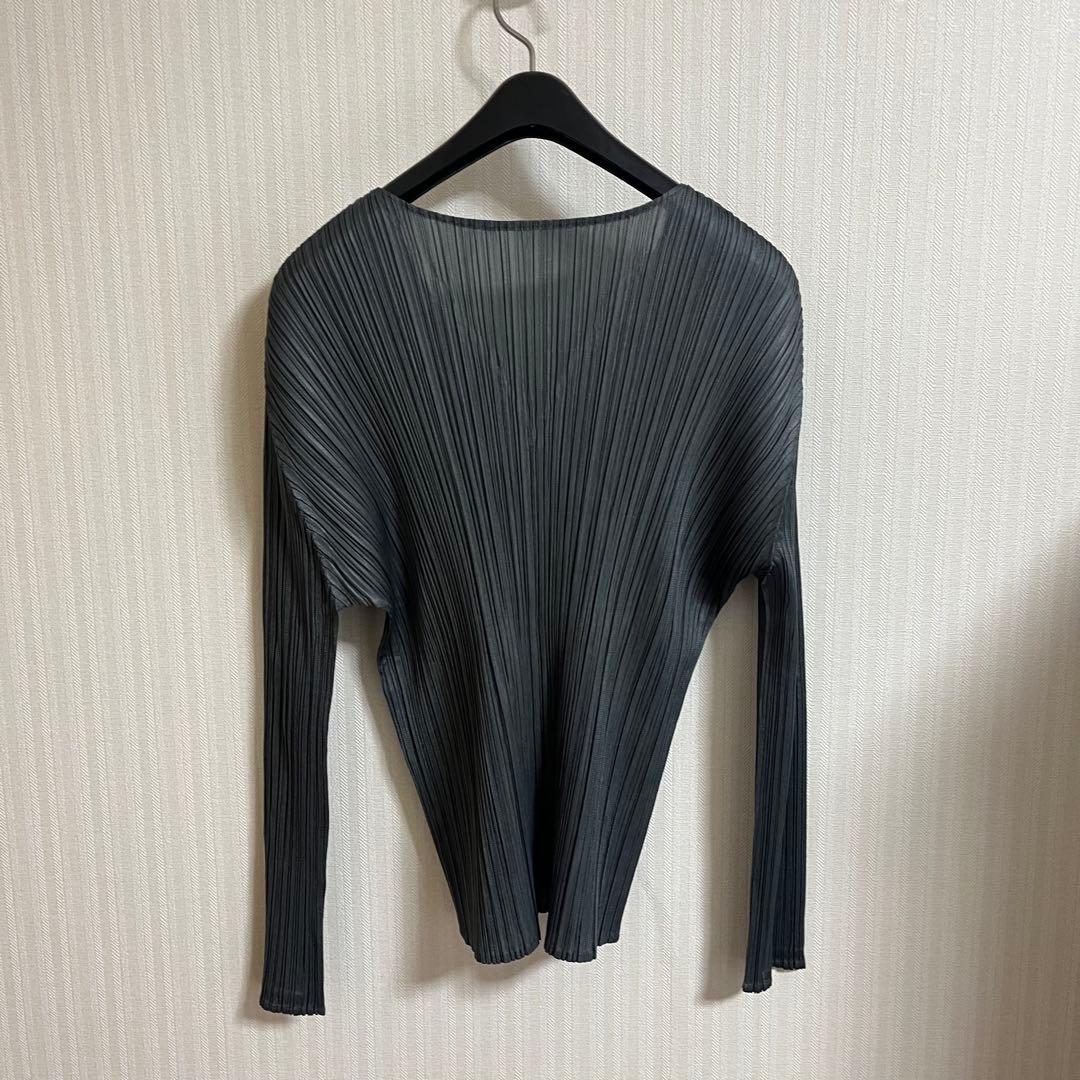 PLEATSPLEASE イッセイミヤケ カットソー　グレー　V襟　3