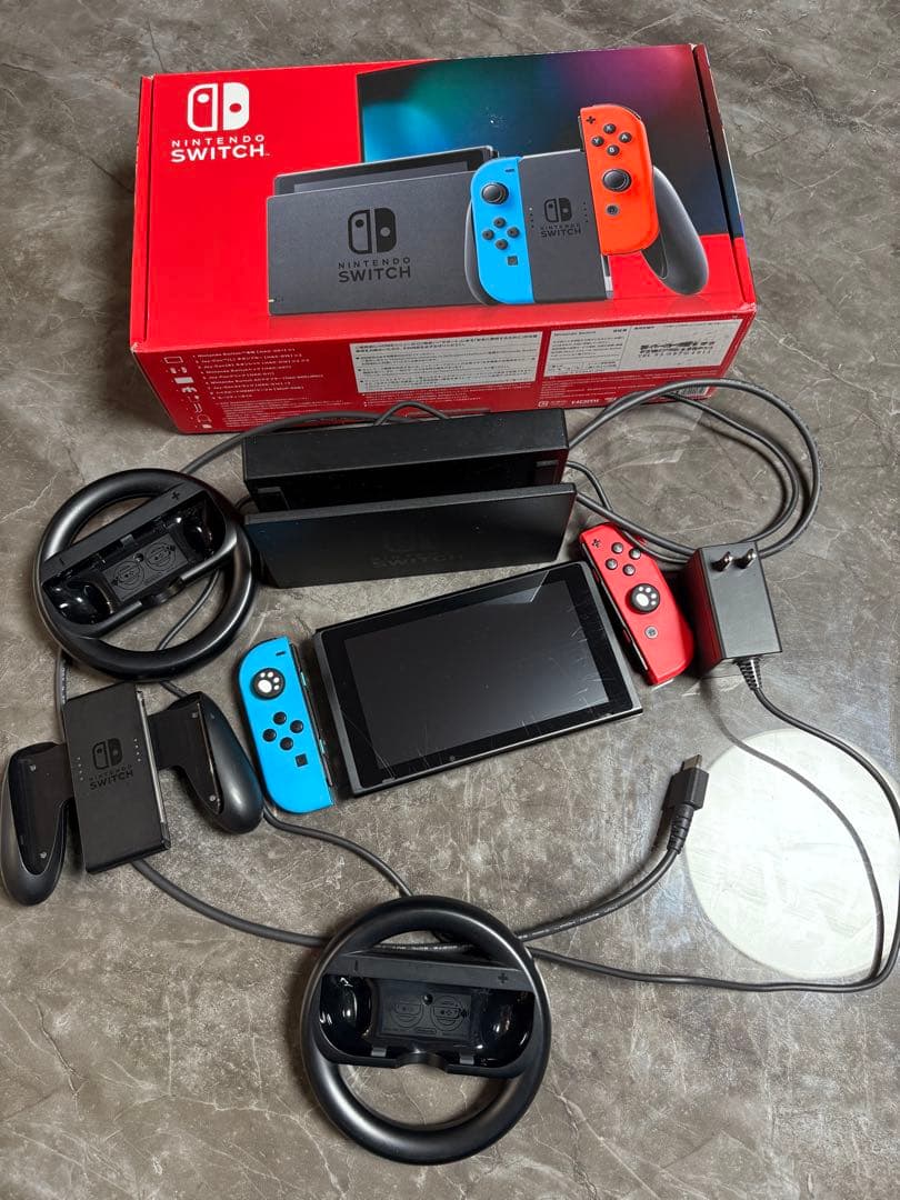 Nintendo Switch 本体 赤/青　Joy-Conハンドル　2個セット