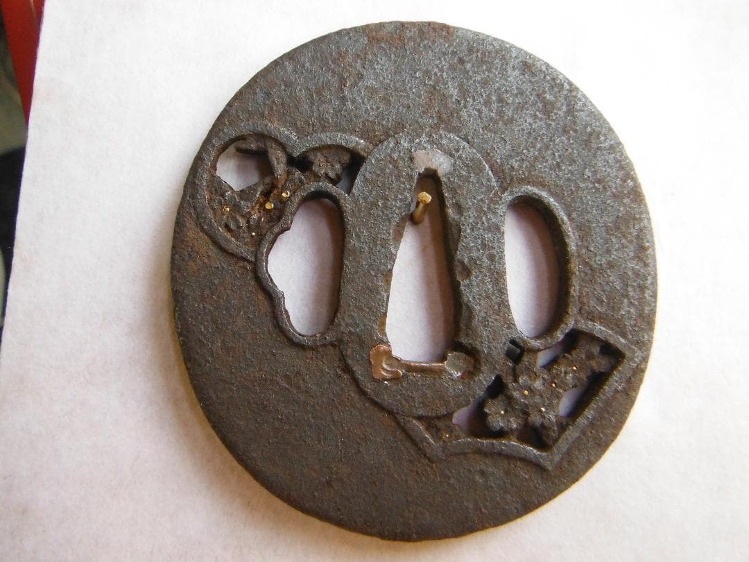 刀装具　鍔　桜彫刻 鉄製 (つば) 江戸時代