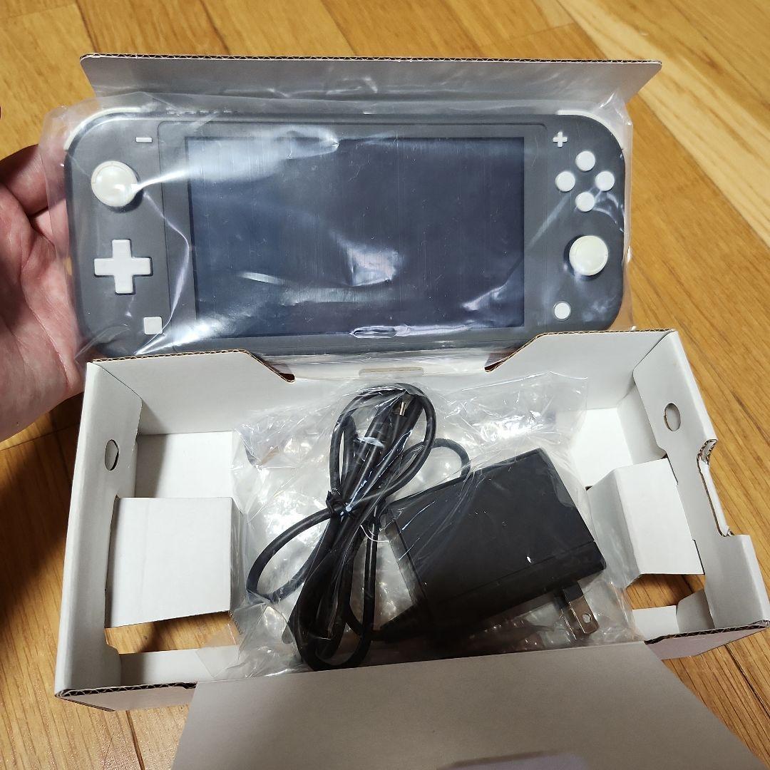 【動作品】ニンテンドー スイッチライト グレー 箱と充電器付き