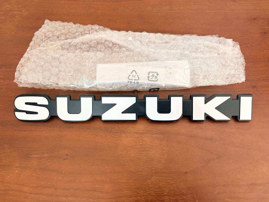 ジムニー JB64 JB74 フロントグリル マットブラック エンブレム スズキ