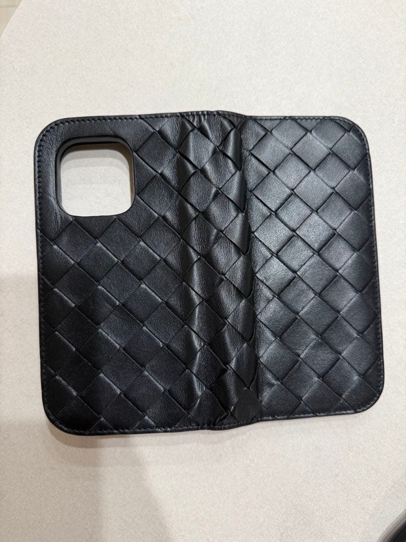 ボッテガ　iPhone16pro ケース