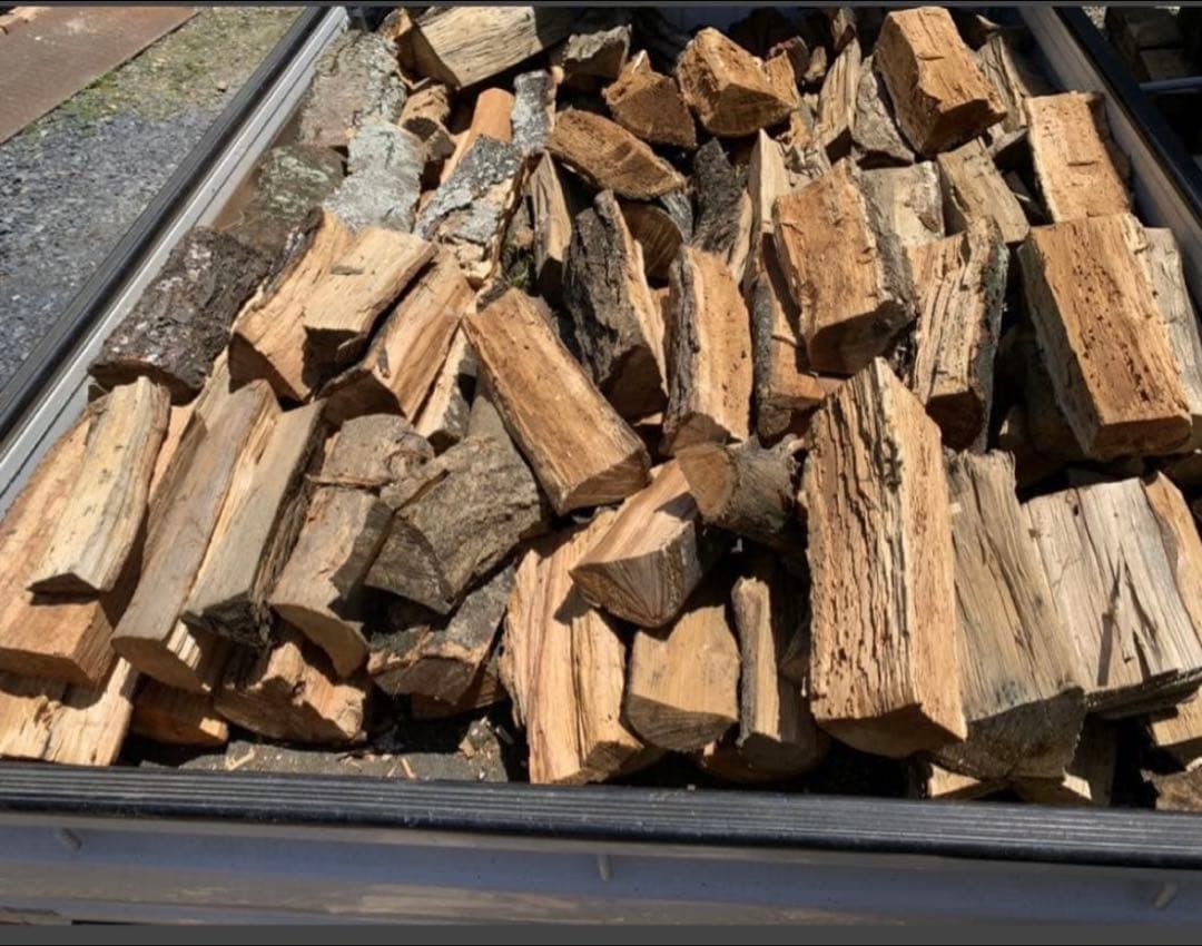 2年乾燥薪350kg、広葉樹、薪ストーブ、キャンプ、三重県軽トラック 一台分