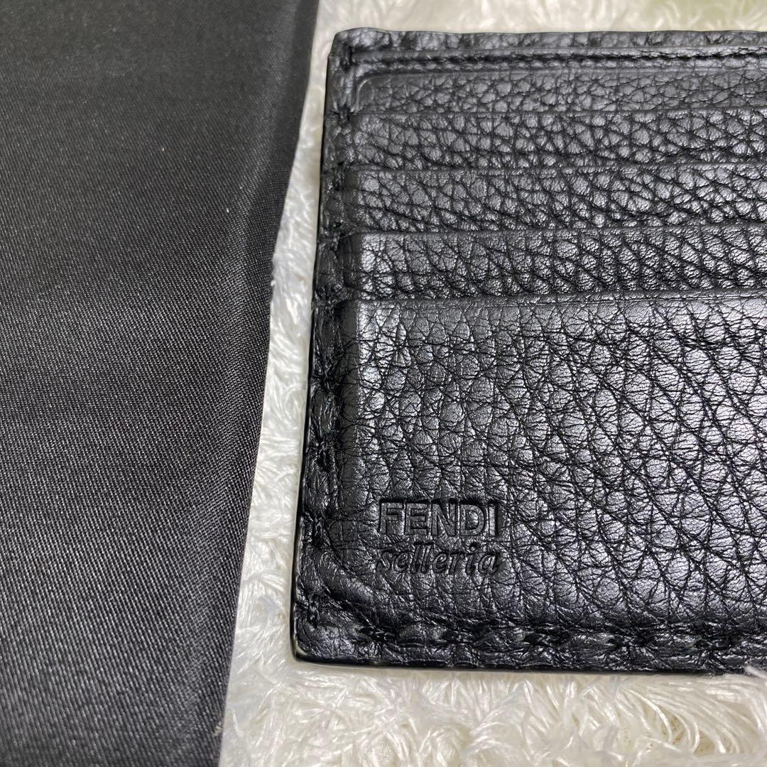 FENDI フェンディ　財布　二つ折り財布　ブラック　美品