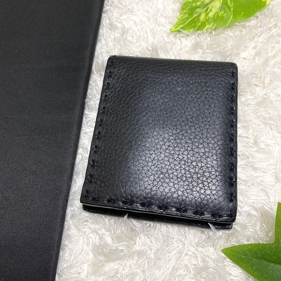 FENDI フェンディ　財布　二つ折り財布　ブラック　美品