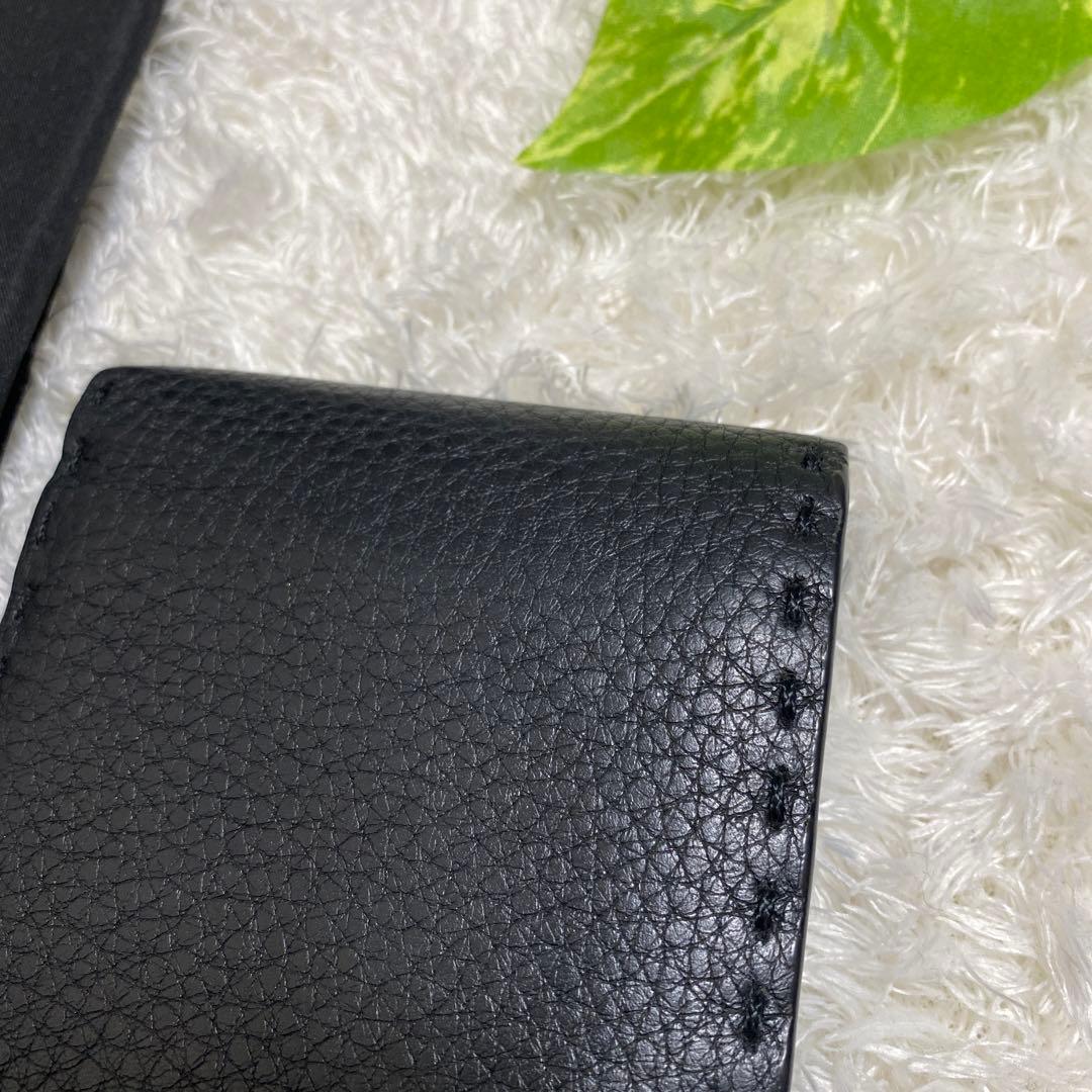 FENDI フェンディ　財布　二つ折り財布　ブラック　美品