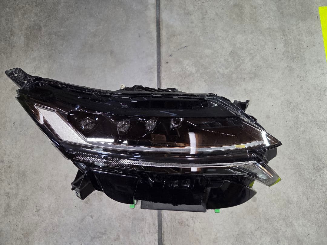 358さん専用 日産 E13 AURAニスモ 右側ヘットランプ