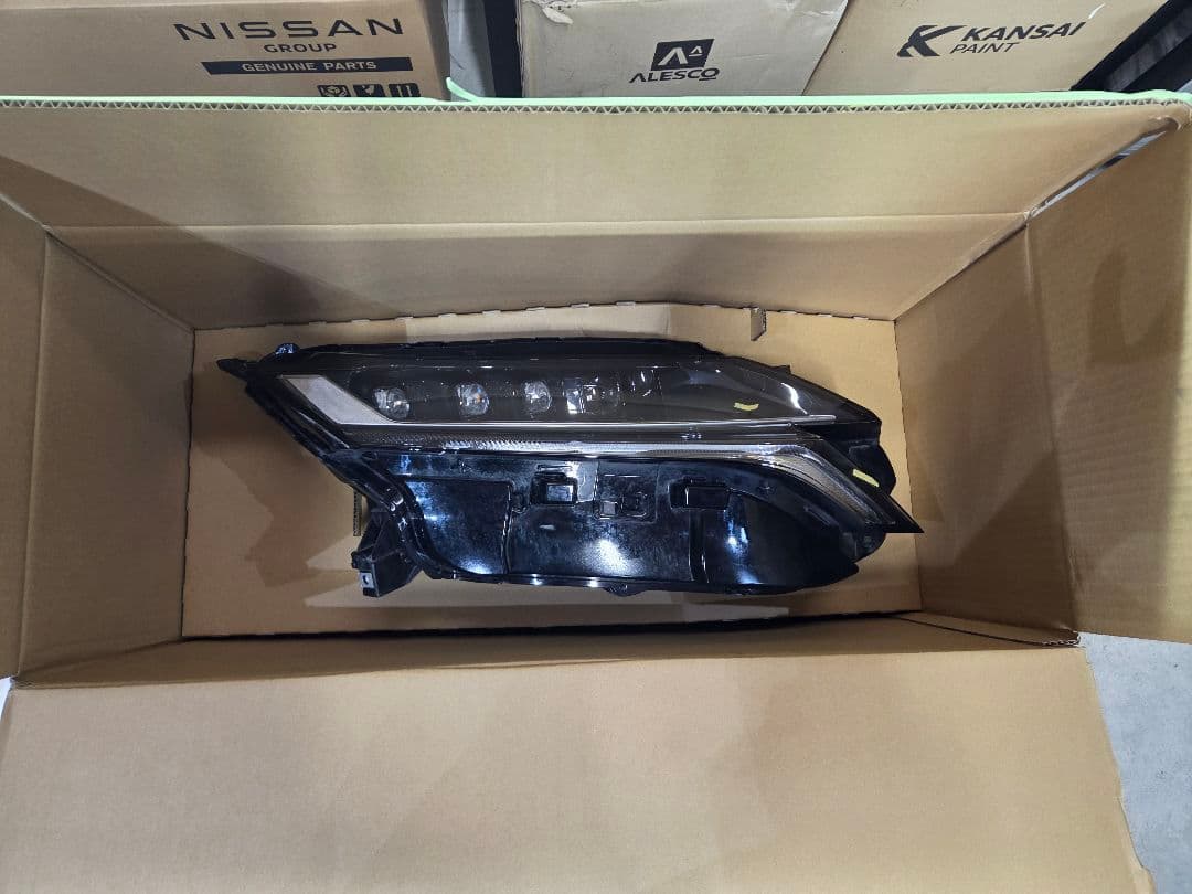 358さん専用 日産 E13 AURAニスモ 右側ヘットランプ