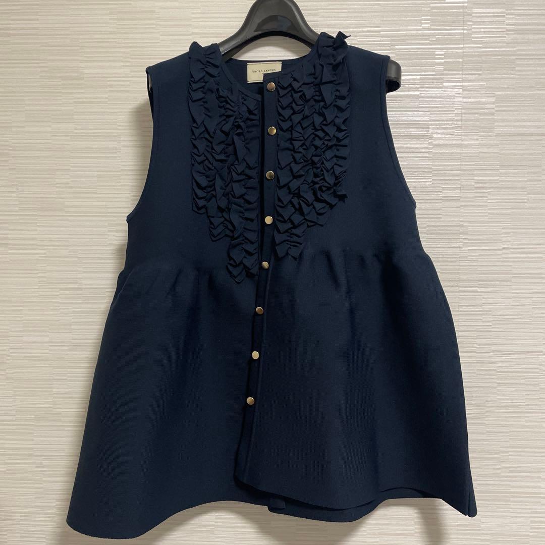 週末限定セール！新品未使用！ユナイテッドアローズ⭐︎ミニフリルニットベスト紺