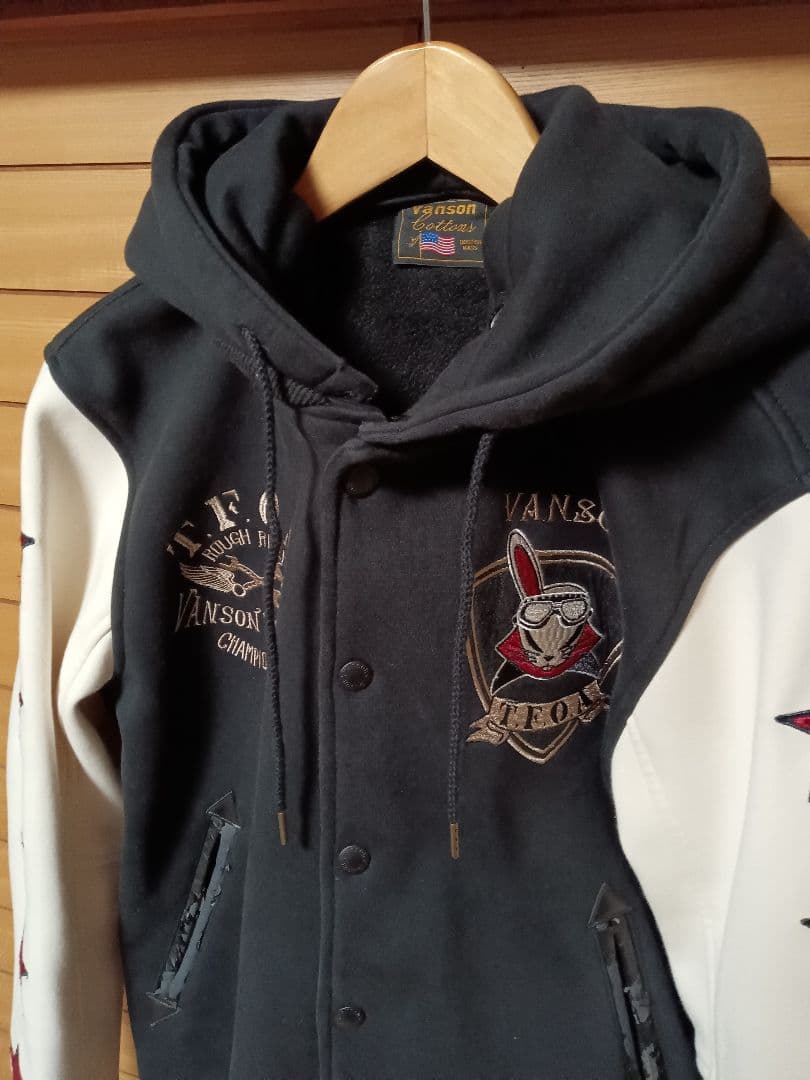 VANSON ✕ TFOA 武装戦線 デスラビット スタジャン アウター