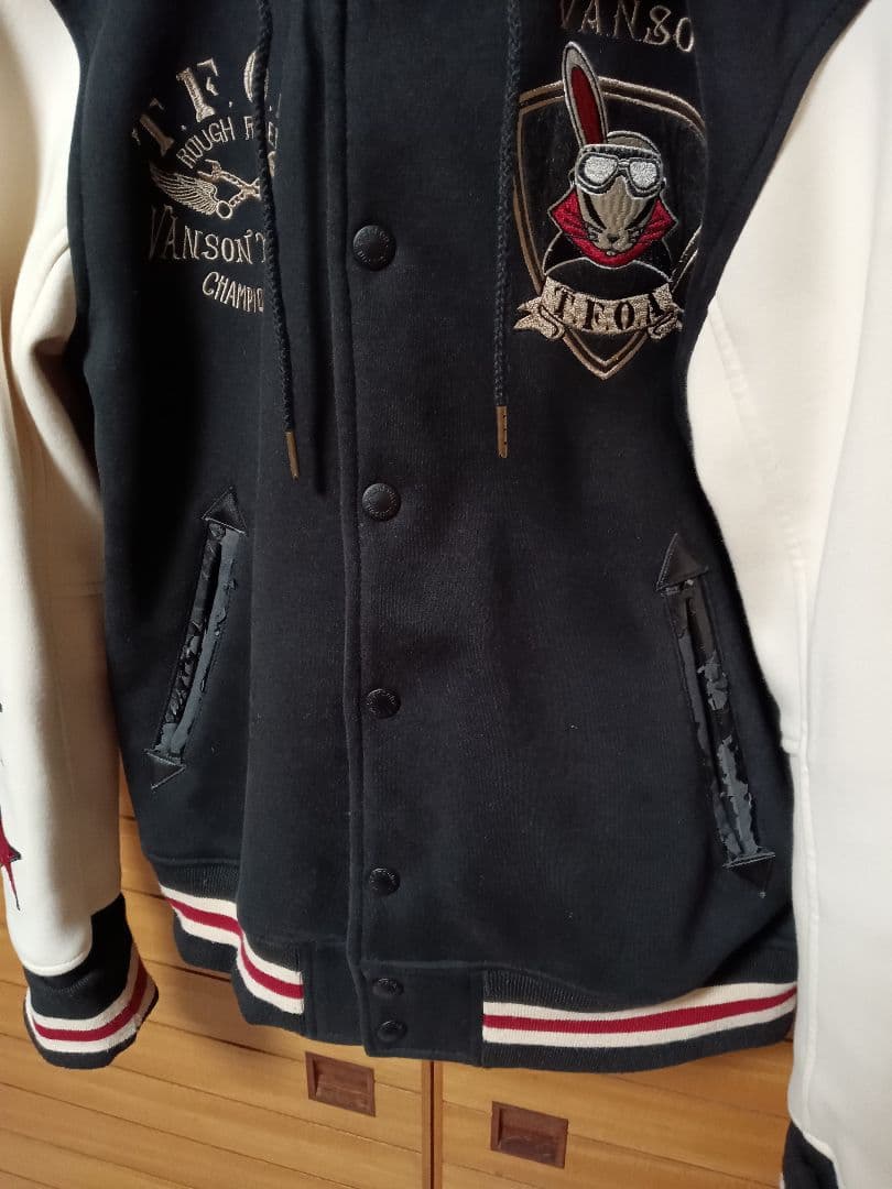 VANSON ✕ TFOA 武装戦線 デスラビット スタジャン アウター