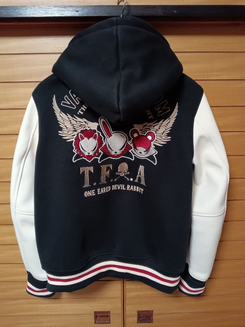 VANSON ✕ TFOA 武装戦線 デスラビット スタジャン アウター